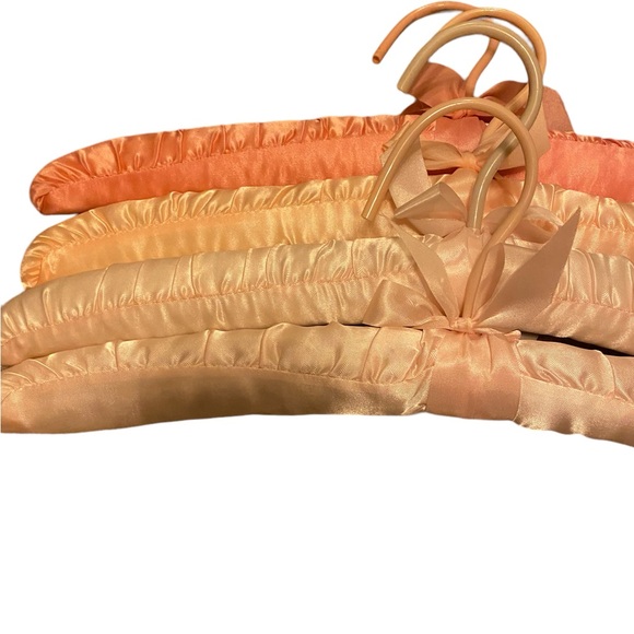 Sunset strip set of 4 vintage satin padded hangers - Picture 2 of 5